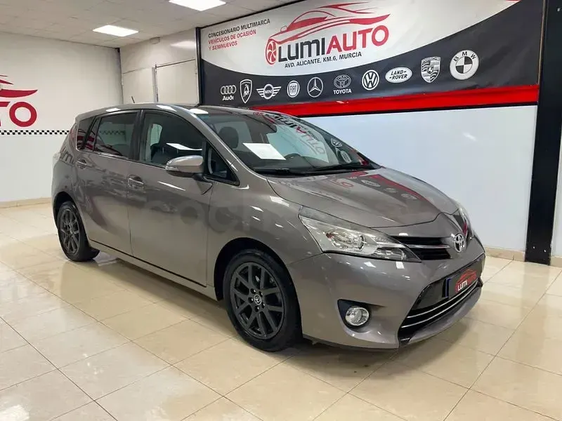 Usado Toyota Verso Advance 112 CV (82 kW) 2016 Gris / plata Monovolumen