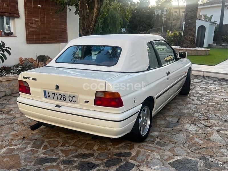 Usado Ford Escort Cabriolet 130 CV (95 kW) 1992 Blanco Descapotable