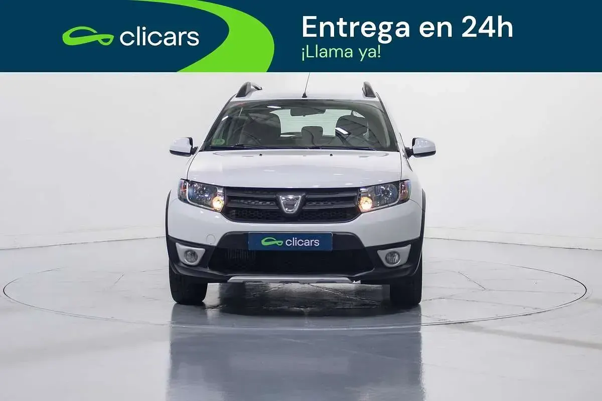 Usado Dacia Sandero Stepway 90 CV (66 kW) 2015 Blanco Utilitario