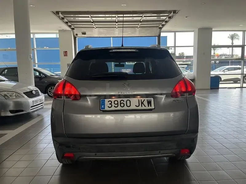Usado Peugeot 2008 Style 82 CV (60 kW) 2016 Gris / plata SUV