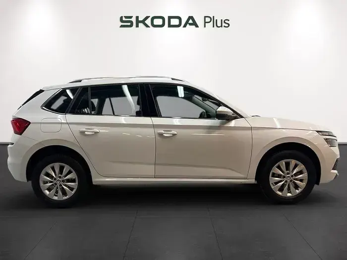 Usado Skoda Kamiq Ambition 95 CV (69 kW) 2022 Blanco SUV