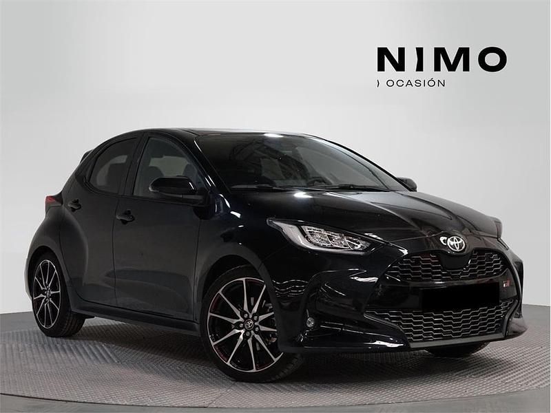 Negro Usado 2023 Toyota Yaris Hybrid Sport Berlina | 23.800 € (Caro) - Imagen 1/4
