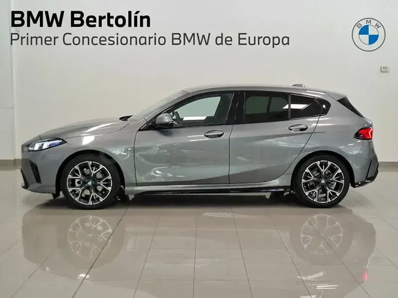 Usado BMW 120 Comfort Edition 163 CV (119 kW) 2025 Gris / plata Utilitario