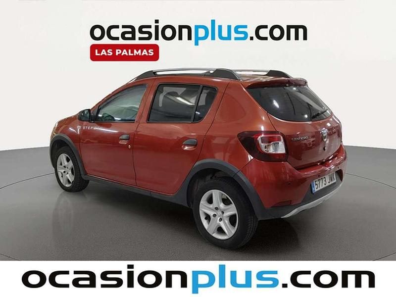 Usado Dacia Sandero Stepway 90 CV (66 kW) 2016 Rojo Utilitario