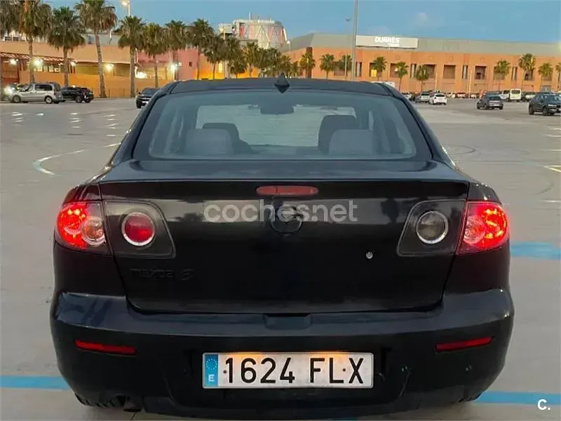 Usado Mazda 3 Sportive 109 CV (80 kW) 2007 Negro Berlina