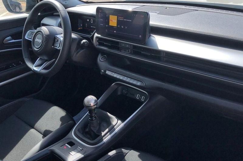 Usado Jeep Avenger Altitude 100 CV (73 kW) 2023 Gris SUV