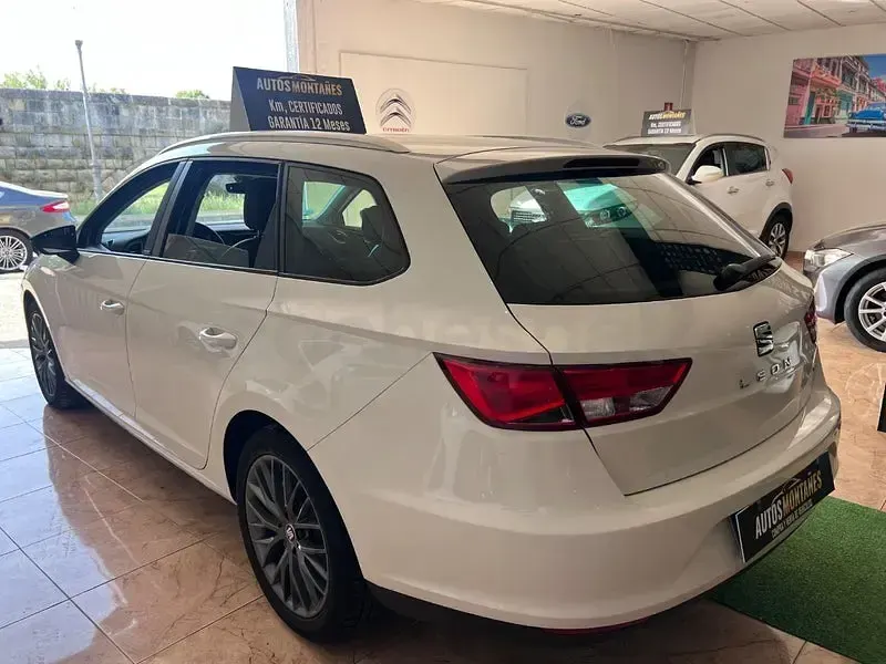 Usado Seat Leon Style 110 CV (80 kW) 2015 Blanco Familiar