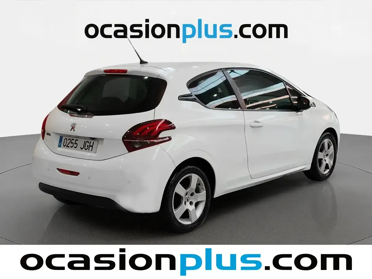 Usado Peugeot 208 Active 68 CV (50 kW) 2015 Blanco Utilitario