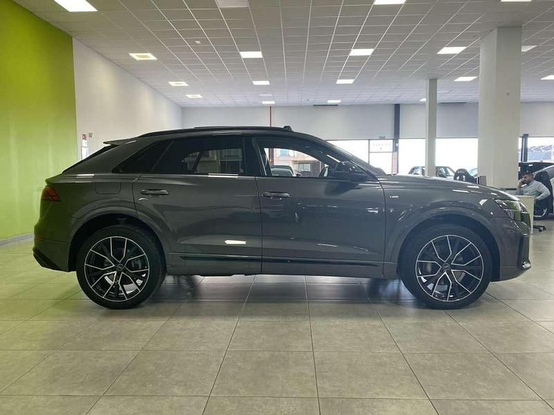 Usado Audi Q8 286 CV (210 kW) 2025 Gris SUV
