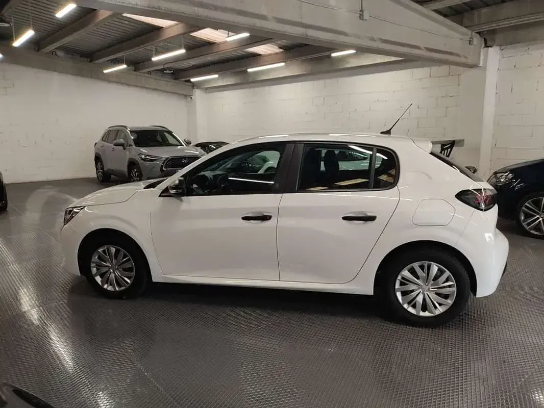 Usado Peugeot 208 Active 75 CV (55 kW) 2022 Blanco Utilitario