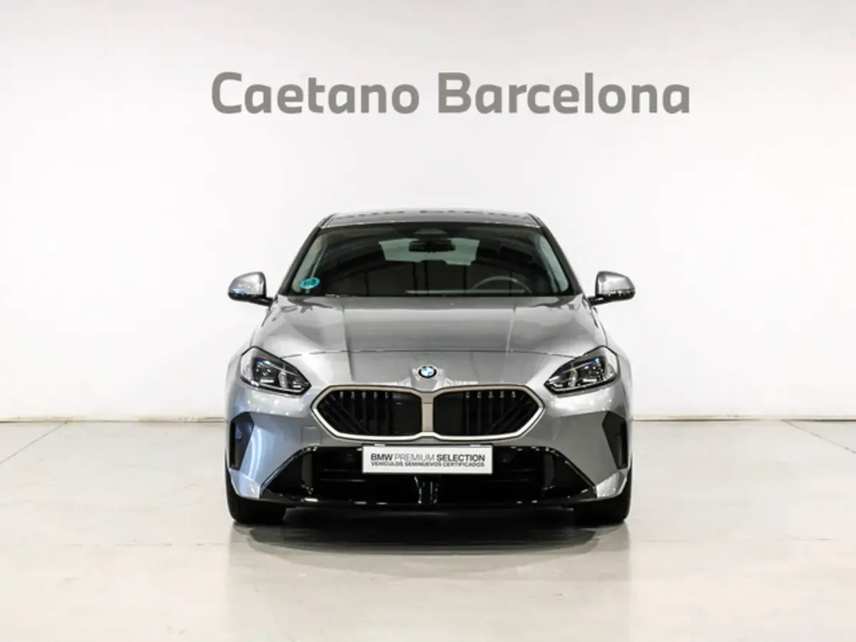 Usado BMW 118 Comfort Edition 150 CV (110 kW) 2025 Gris Utilitario