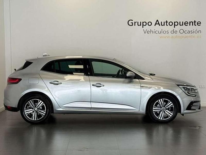 Usado Renault Mégane IV Zen 116 CV (85 kW) 2021 Plateado Berlina