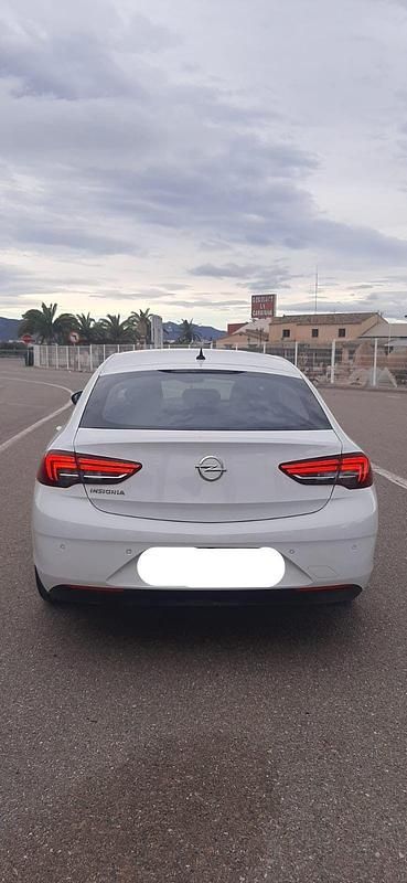 Usado Opel Insignia Selective 136 CV (100 kW) 2019 Blanco Berlina