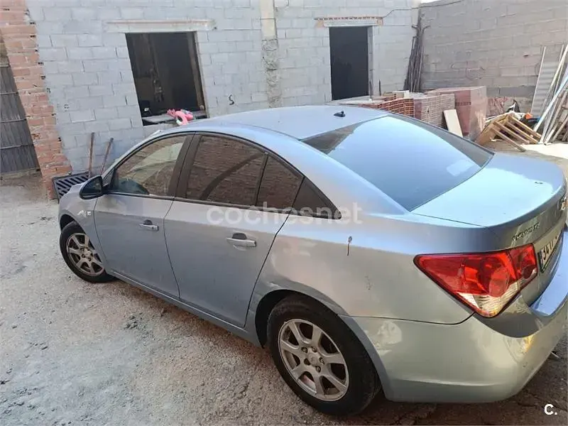 Usado Chevrolet Cruze LS 125 CV (91 kW) 2010 Gris / plata Berlina