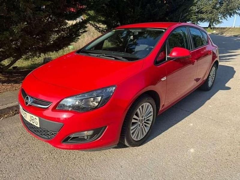 Usado Opel Astra Selective 110 CV (80 kW) 2014 Rojo Utilitario