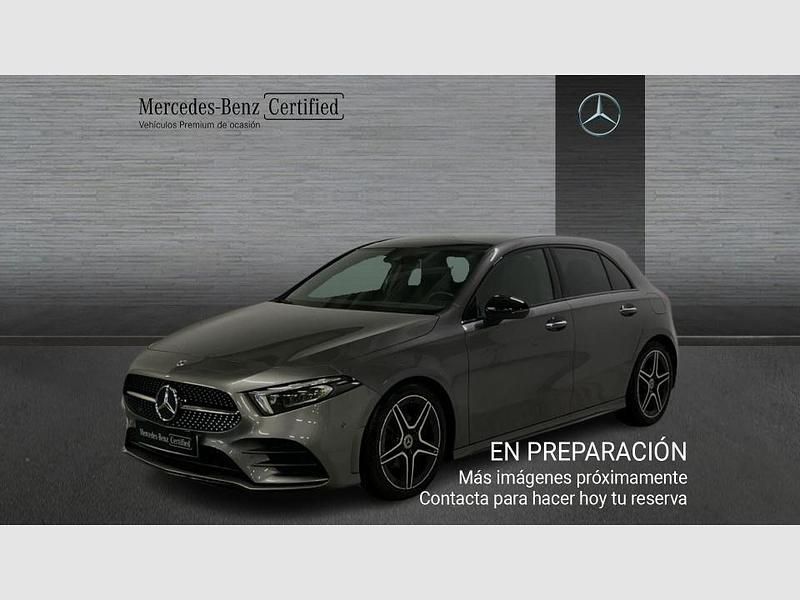 Mountaingrau met. Usado 2022 Mercedes A200 AMG line Utilitario | 31.490 € (Precio justo) - Imagen 1/4