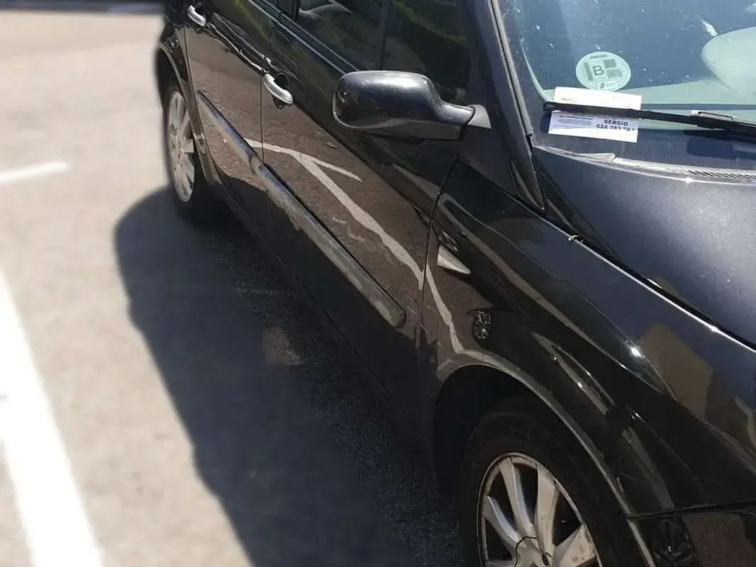 Usado Renault Scénic II Dynamique 106 CV (77 kW) 2007 Negro Monovolumen