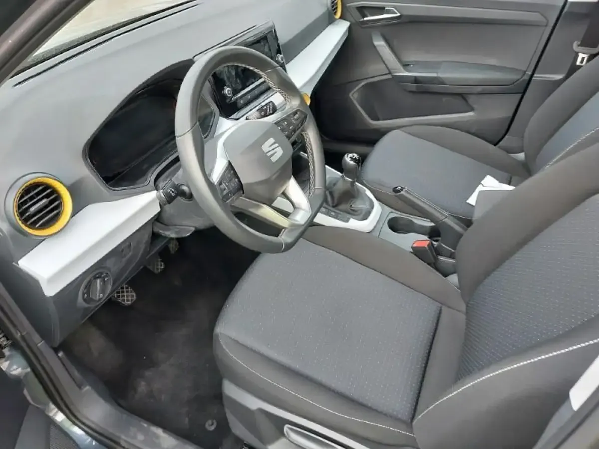 Usado Seat Arona Style 115 CV (84 kW) 2025 Gris/plata SUV