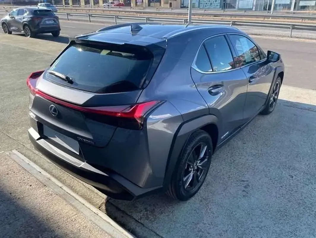 Usado Lexus UX 250h Business Edition 184 CV (135 kW) 2022 Gris SUV