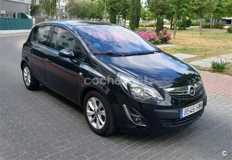Usado Opel Corsa Selective 85 CV (62 kW) 2014 Negro Utilitario
