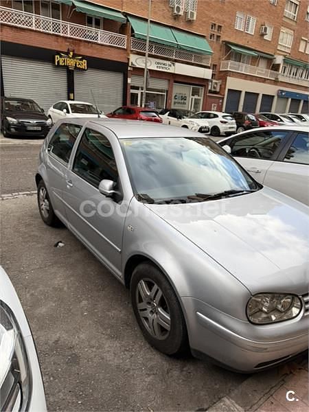 Usado VW Golf IV Highline 115 CV (84 kW) 2001 Gris / plata Berlina