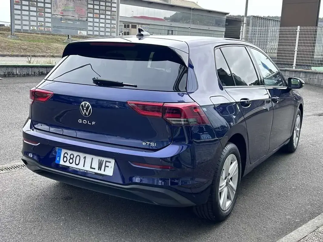 Usado VW Golf VIII Life 110 CV (80 kW) 2022 Azul Utilitario