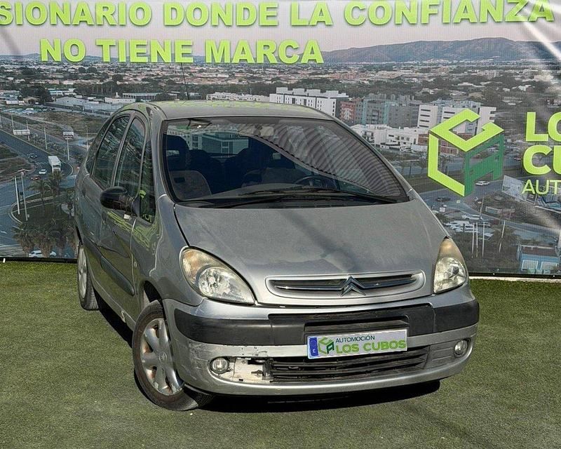Usado Citroën Xsara Picasso 90 CV (66 kW) 2000 Gris Monovolumen