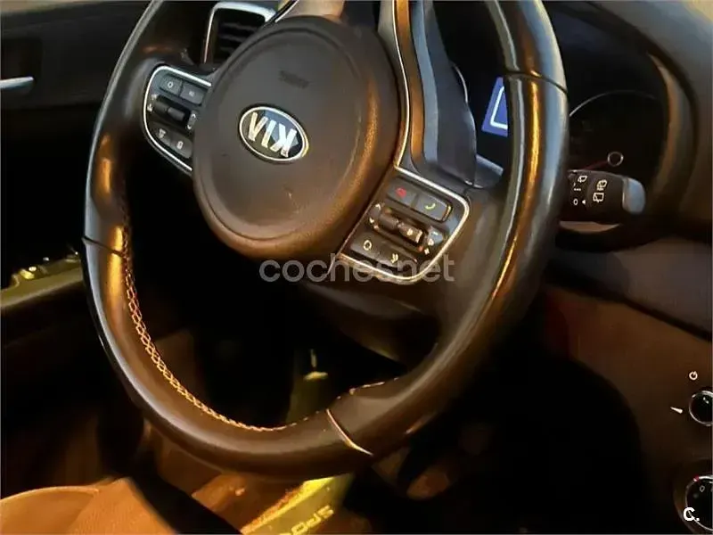Usado Kia Sportage 132 CV (97 kW) 2018 Granate SUV