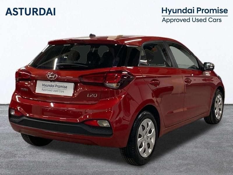 Usado Hyundai i20 75 CV (55 kW) 2019 Rojo Utilitario