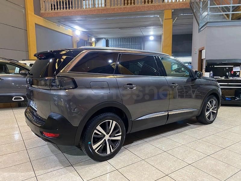 Usado Peugeot 5008 Allure 130 CV (95 kW) 2021 Gris / plata SUV