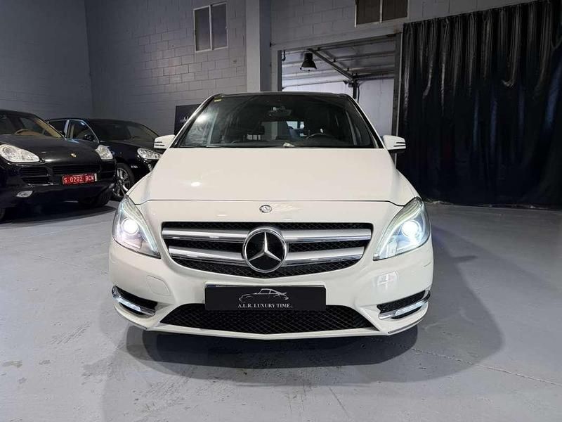 Blanco Usado 2014 Mercedes B180 Monovolumen | 13.900 € (Un poco caro) - Imagen 1/4