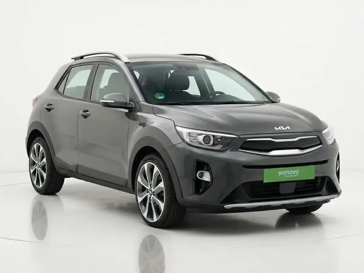 Usado Kia Stonic 120 CV (88 kW) 2023 Gris SUV