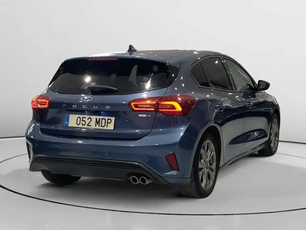 Begagnad Ford Focus ST-Line X 126 HK (92 kW) 2023 Blå Halvkombi