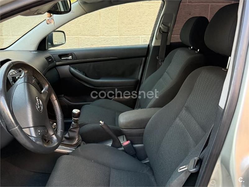 Usado Toyota Avensis Executive 177 CV (130 kW) 2006 Gris / plata Berlina