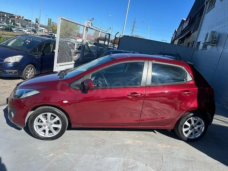 Usado Mazda 2 Style 86 CV (63 kW) 2011 Rojo Utilitario