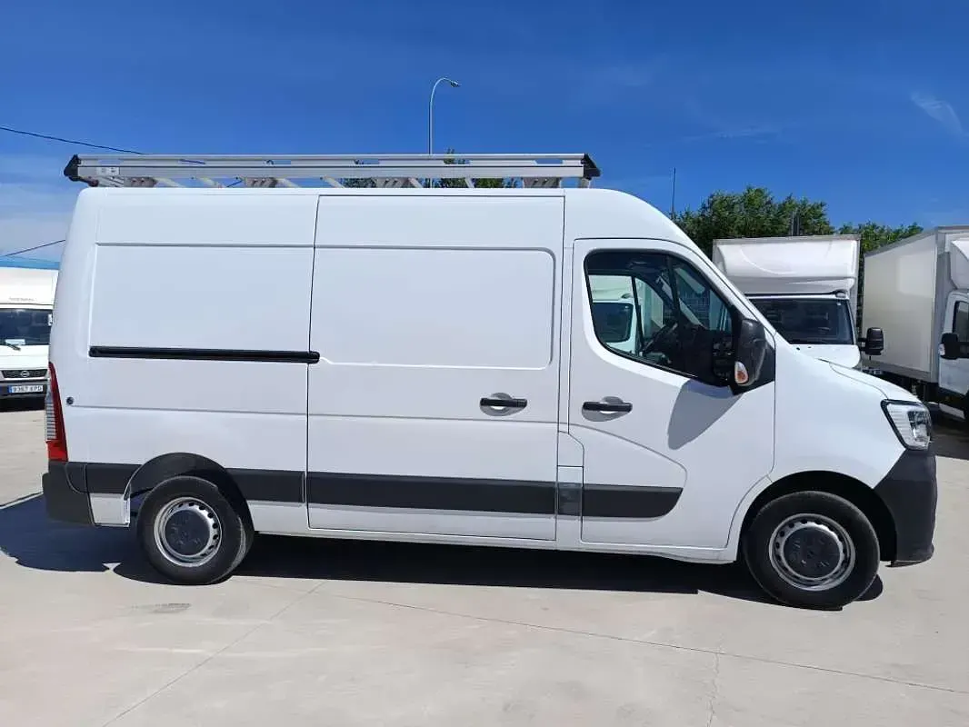 Usado Renault Master 135 CV (99 kW) 2021 Blanco Monovolumen