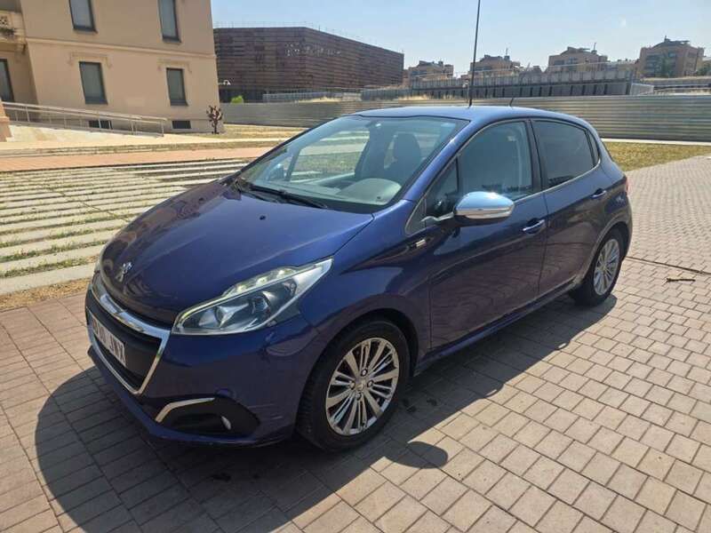 Azul Usado 2017 Peugeot 208 Allure Utilitario | 6700 € (Buen precio) - Imagen 1/4