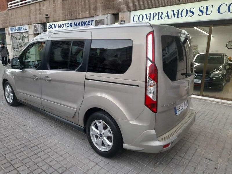 Usado Ford Grand Tourneo Connect Trend 120 CV (88 kW) 2015 Gris / plata Monovolumen