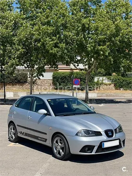 Usado Seat Ibiza Sport 100 CV (73 kW) 2005 Gris / plata Utilitario