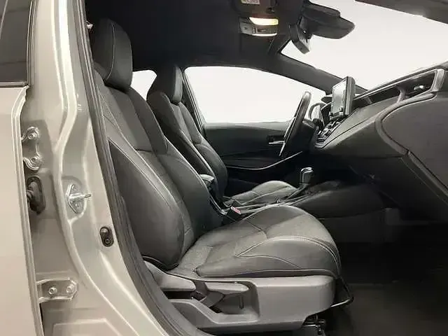 Usado Toyota Corolla Style 122 CV (89 kW) 2022 Gris / plata Berlina