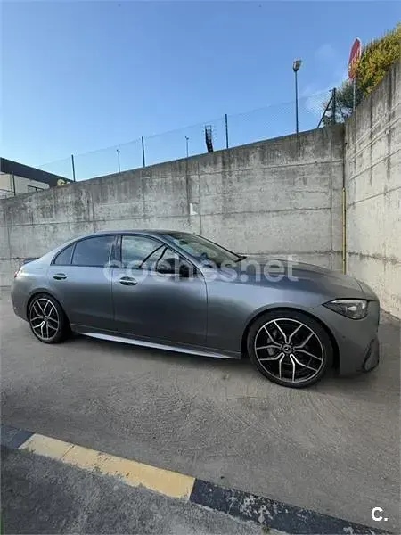 Usado Mercedes C300 258 CV (189 kW) 2023 Gris / plata Berlina