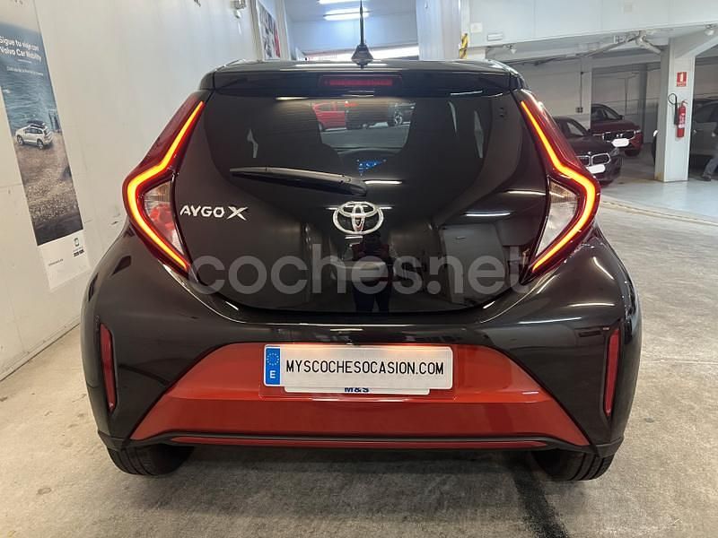 Usado Toyota Aygo X 72 CV (52 kW) 2025 Rojo SUV