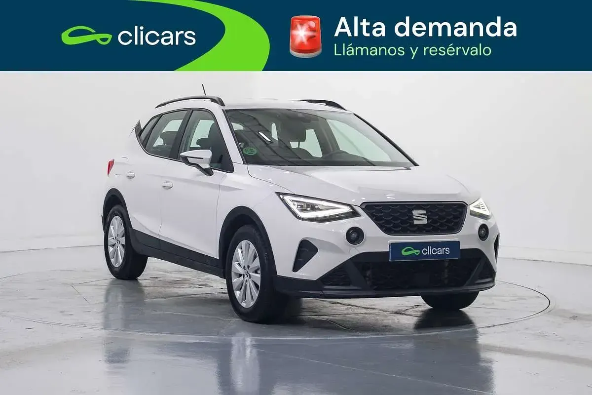 Usado Seat Arona Style 110 CV (80 kW) 2023 Blanco SUV