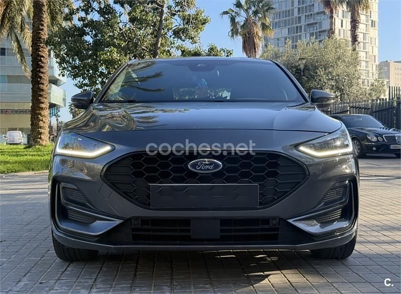 Usado Ford Focus ST-Line 125 CV (91 kW) 2022 Gris / plata Berlina