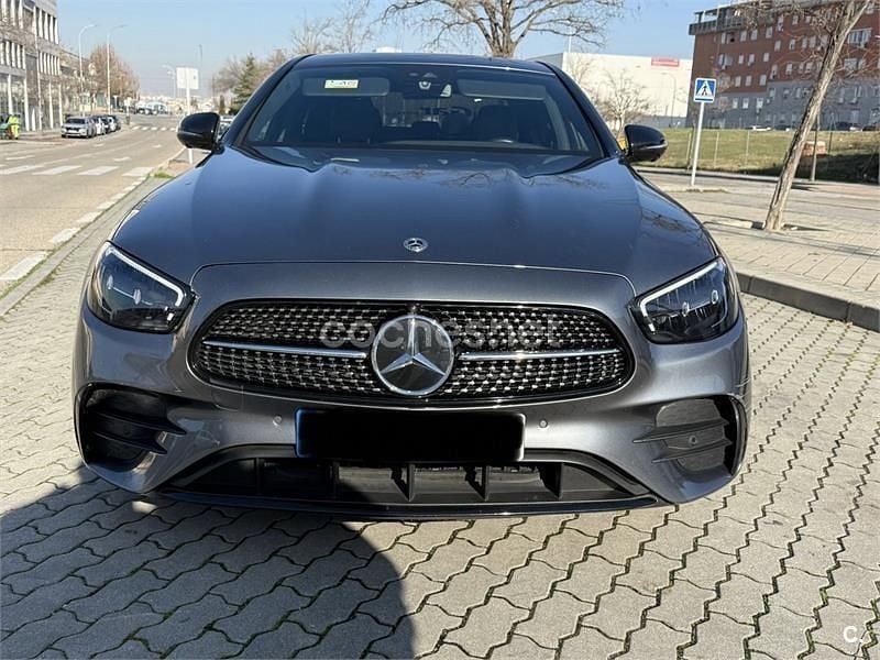 Usado Mercedes E220 194 CV (142 kW) 2022 Gris / plata Berlina