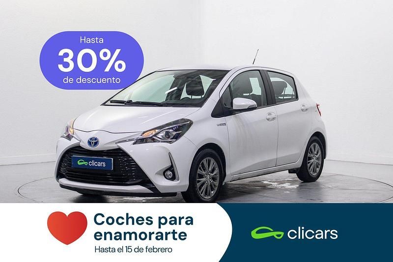 Usado Toyota Yaris Hybrid Active 100 CV (73 kW) 2019 Blanco Berlina