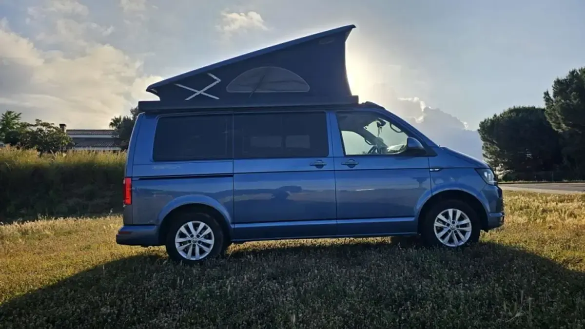 Usado VW California Beach 204 CV (150 kW) 2018 Azul Van