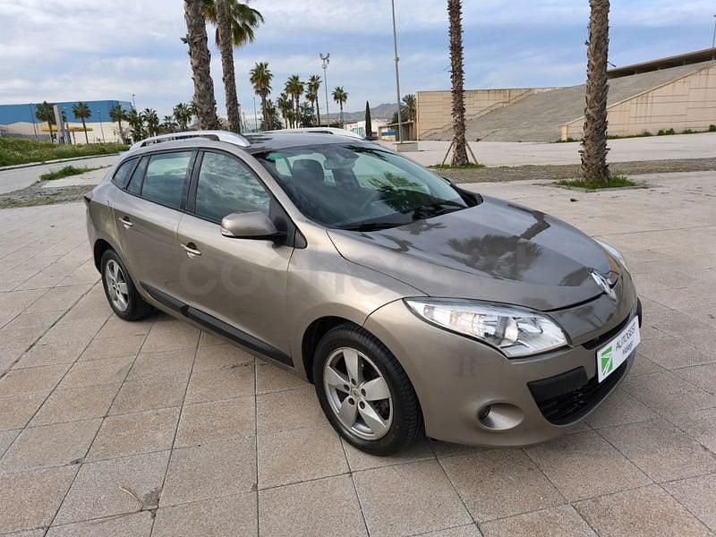 Usado Renault Mégane GrandTour Dynamique 110 CV (80 kW) 2012 Marrón Familiar