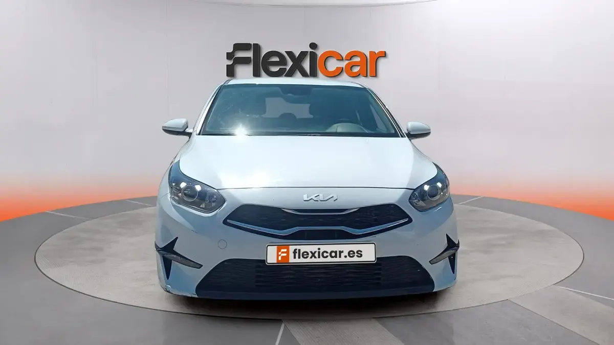 Usado Kia Ceed 136 CV (100 kW) 2023 Blanco Utilitario