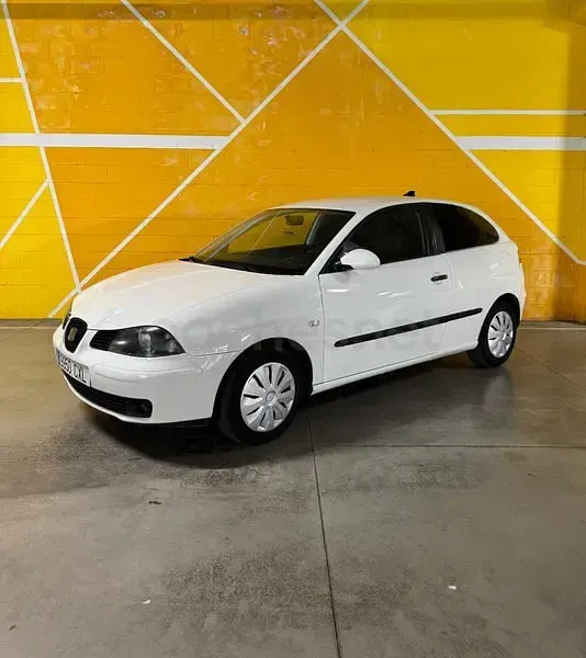 Usado Seat Ibiza Reference 64 CV (47 kW) 2004 Blanco Utilitario
